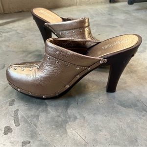 Michael Kors Wooden Leather Gold Metallic Studded Mule Heel Clogs. Size 9